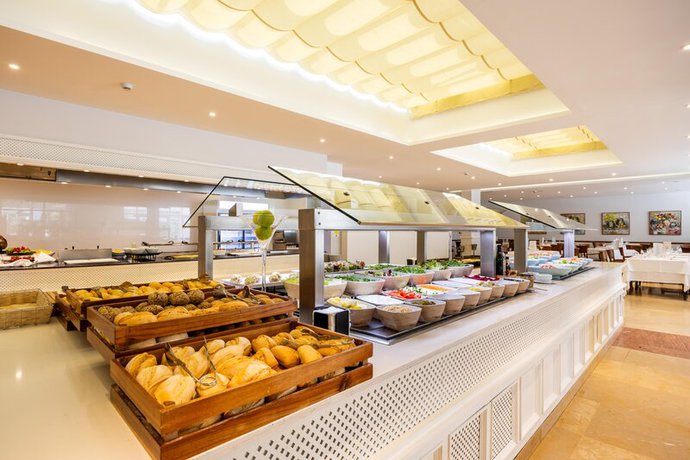 Imagen del bar/restaurante del Hotel Hipotels Barrosa Garden. Foto 9