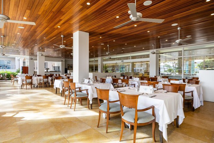 Imagen del bar/restaurante del Hotel Hipotels Barrosa Garden. Foto 10