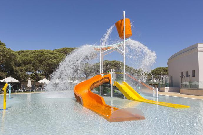 Imagen de la piscina del Hotel Hipotels Barrosa Park. Foto 18