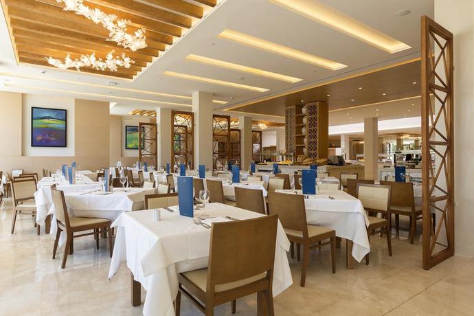 Imagen del bar/restaurante del Hotel Hipotels Barrosa Park. Foto 3