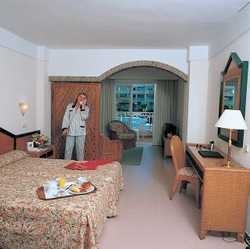 Imagen de la habitación del Hotel Hipotels Complejo Barrosa. Foto 19