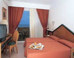 Imagen de la habitación del Hotel Hipotels Complejo Barrosa. Foto 20