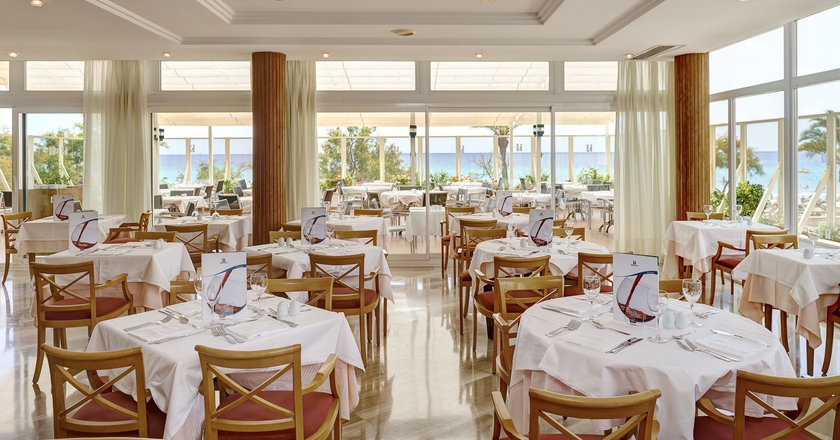 Imagen del bar/restaurante del Hotel Hipotels Don Juan. Foto 3