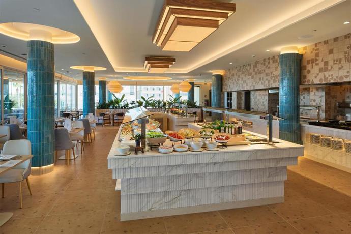 Imagen del bar/restaurante del Hotel Hipotels Don Juan. Foto 2