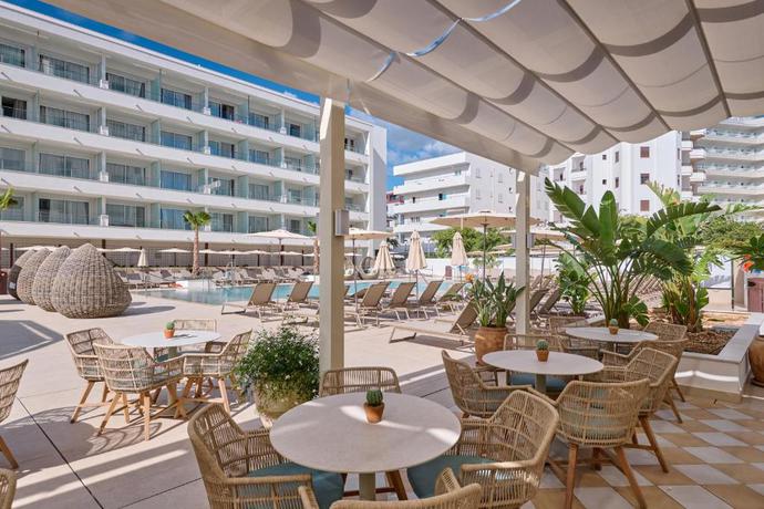 Imagen de la piscina del Hotel Hipotels Don Juan. Foto 16