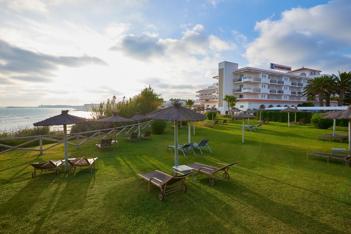 Imagen de los exteriores del Hotel Hipotels Flamenco Conil. Foto 8