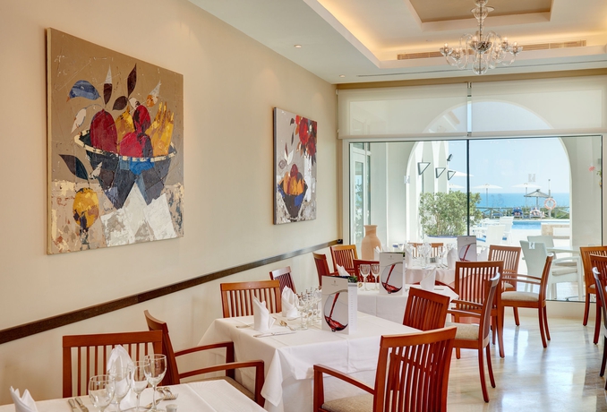 Imagen del bar/restaurante del Hotel Hipotels Flamenco Conil. Foto 2