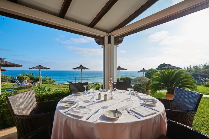 Imagen del bar/restaurante del Hotel Hipotels Flamenco Conil. Foto 6