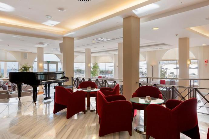 Imagen de los interiores del Hotel Hipotels Flamenco Conil. Foto 10