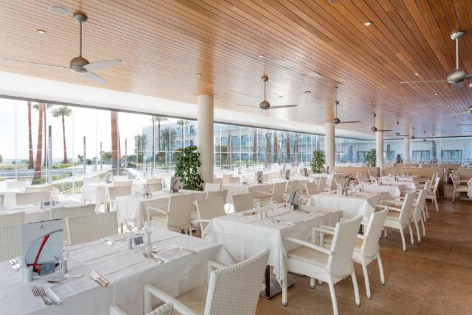 Imagen del bar/restaurante del Hotel Hipotels Gran Conil and Spa. Foto 4