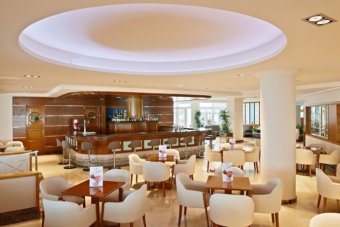 Imagen del bar/restaurante del Hotel Hipotels Hipocampo - Adults Only. Foto 8