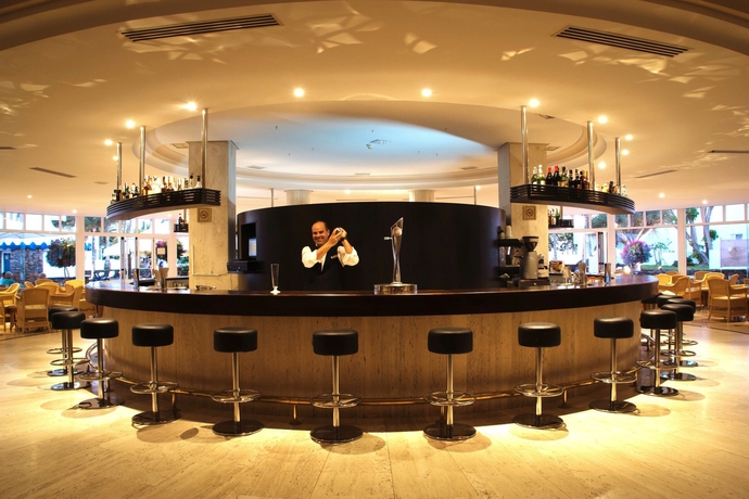 Imagen del bar/restaurante del Hotel Hipotels La Geria. Foto 4