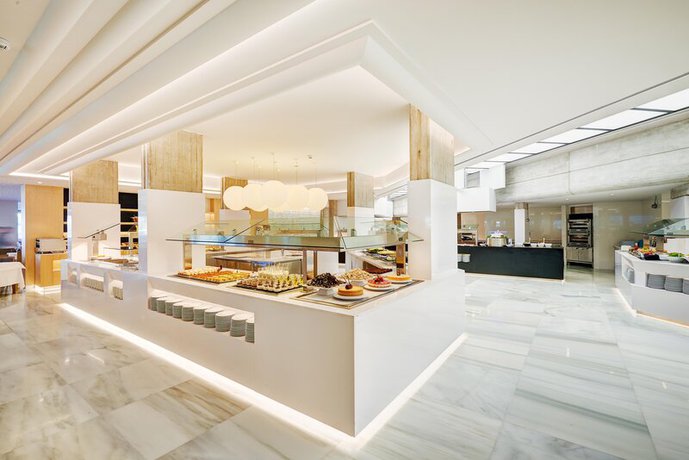 Imagen del bar/restaurante del Hotel Hipotels Mediterr&aacute;neo - Adults Only. Foto 2