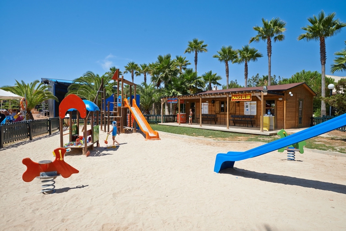 Imagen de los exteriores del Hotel Hipotels Mediterraneo Club. Foto 18