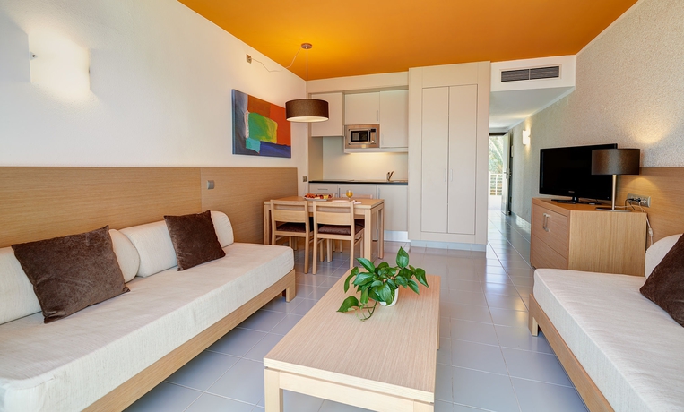 Imagen de los interiores del Hotel Hipotels Mediterraneo Club. Foto 23