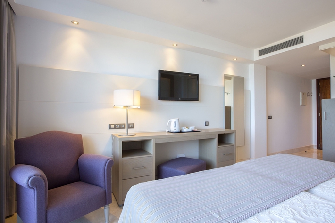 Imagen de la habitación del Hotel Hipotels Playa la Barrosa. Foto 5