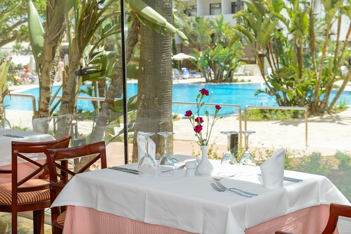 Imagen del bar/restaurante del Hotel Hipotels Said. Foto 4