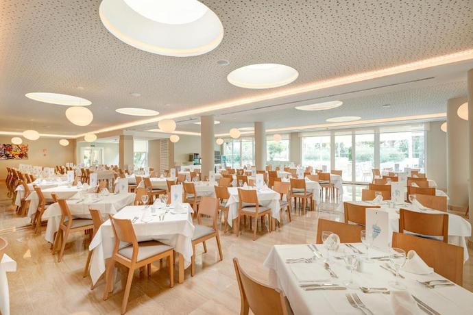 Imagen del bar/restaurante del Hotel Hipotels Said. Foto 8