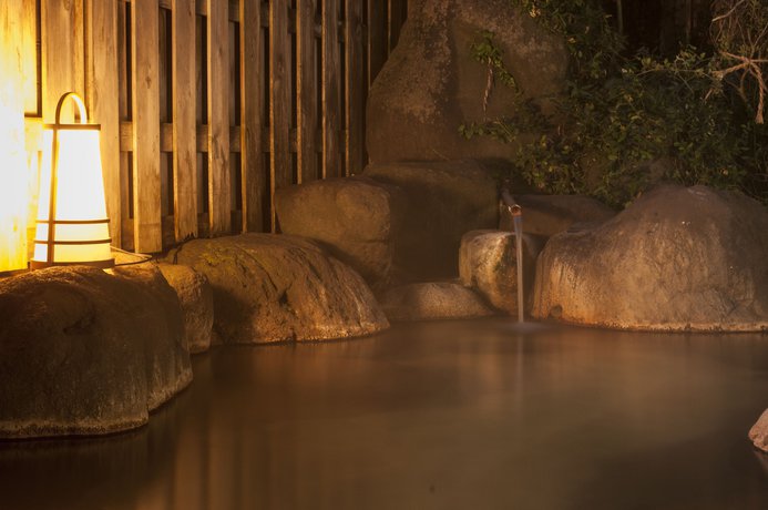 Imagen de la piscina del Hotel Hiratakan. Foto 18