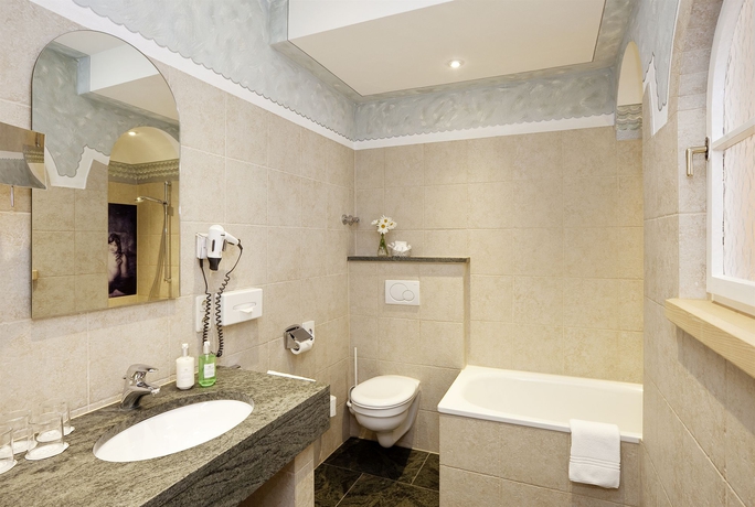 Imagen de la habitación del Hotel Hirsch, Fussen. Foto 10