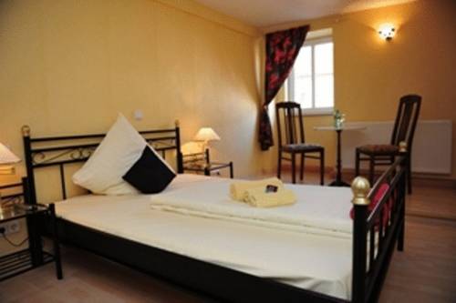 Imagen de la habitación del Hotel Hirsch Garni. Foto 3