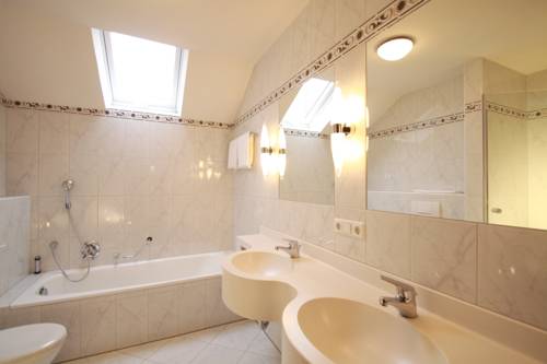 Imagen de la habitación del Hotel Hirsch, Kehl. Foto 7