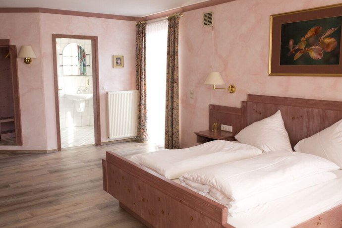 Imagen de la habitación del Hotel Hirsch, Oberzent. Foto 7