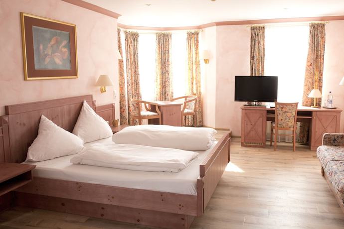 Imagen de la habitación del Hotel Hirsch, Oberzent. Foto 8