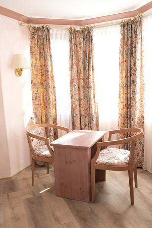 Imagen de la habitación del Hotel Hirsch, Oberzent. Foto 10