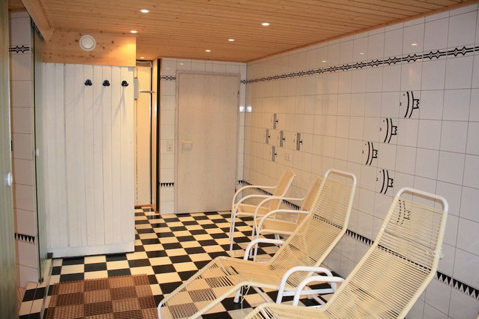 Imagen de la piscina del Hotel Hirsch, Oberzent. Foto 18