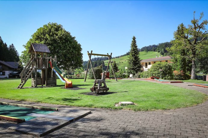 Imagen de los exteriores del Hotel Hirschen Eggiwil. Foto 16