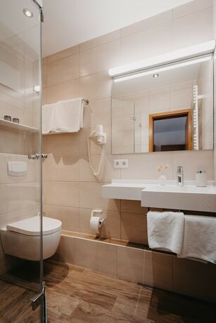 Imagen de la habitación del Hotel Hirschenwirt. Foto 12