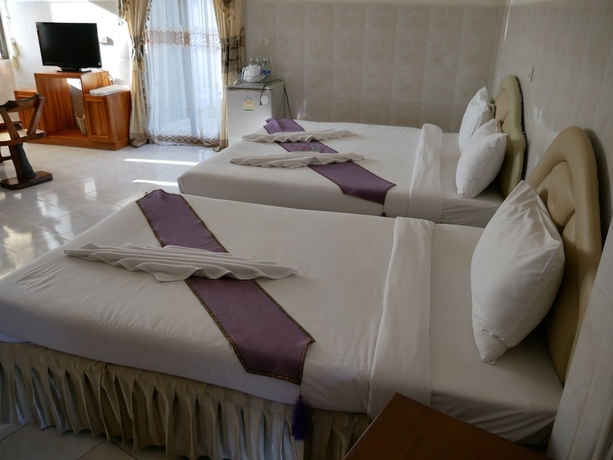 Imagen de la habitación del Hotel Hirun Grand. Foto 13