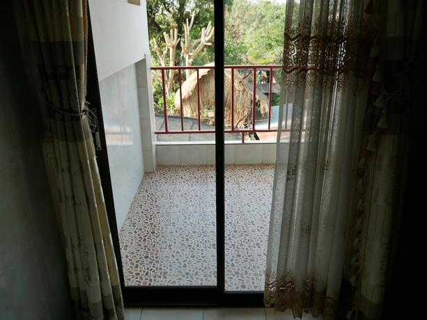 Imagen de la habitación del Hotel Hirun Grand. Foto 15