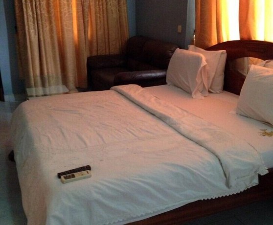 Imagen de la habitación del Hotel His Royal Vico. Foto 4