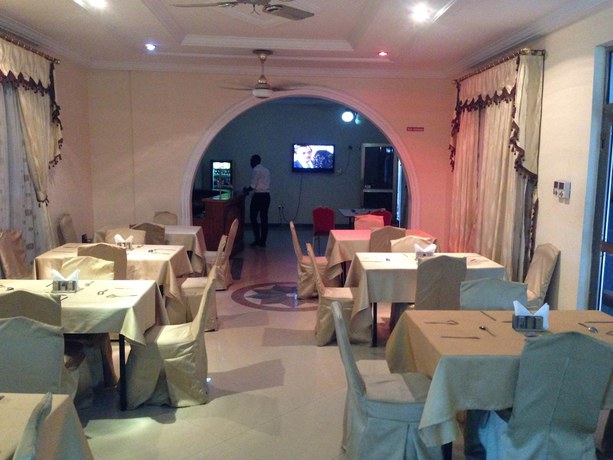 Imagen de los interiores del Hotel His Royal Vico. Foto 14