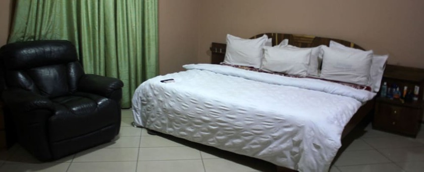 Imagen de la habitación del Hotel His Royal Vico. Foto 9