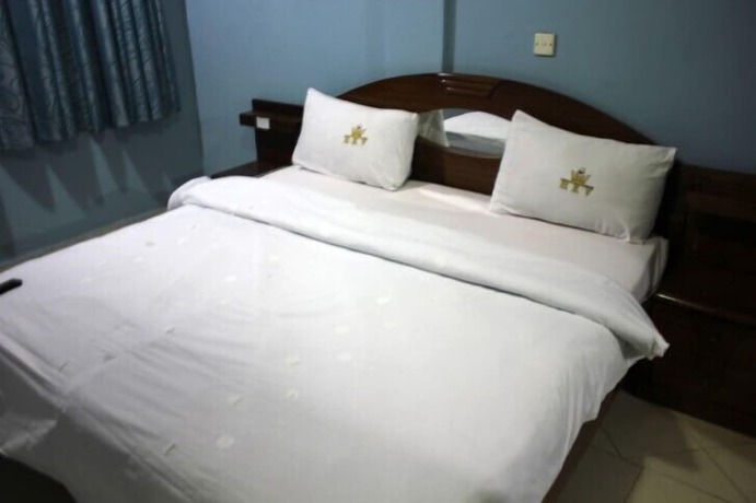 Imagen de la habitación del Hotel His Royal Vico. Foto 11