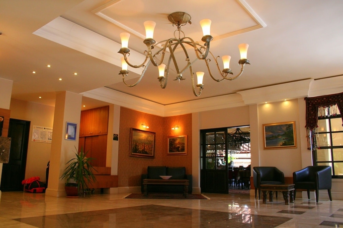 Imagen del bar/restaurante del Hotel Hisar Holiday Club. Foto 2