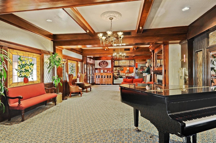 Imagen de los interiores del Hotel Historic Santa Maria Inn. Foto 6