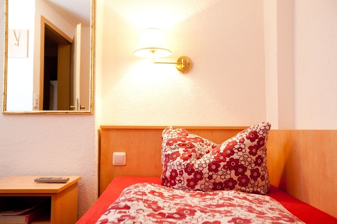 Imagen de la habitación del Hotel Historisches Weinrestaurant Zum Gr&uuml;nen Kranz. Foto 5