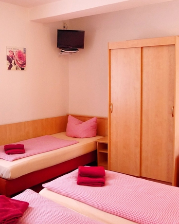 Imagen de la habitación del Hotel Historisches Weinrestaurant Zum Gr&uuml;nen Kranz. Foto 8