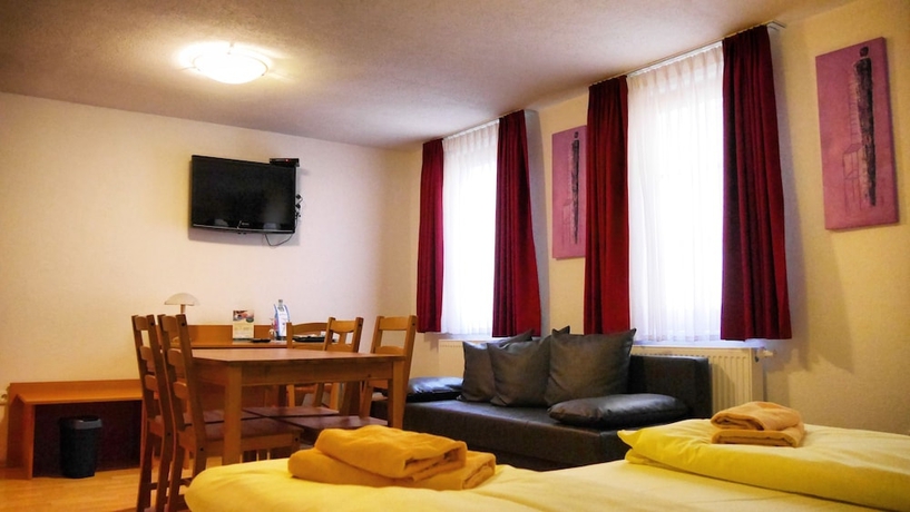 Imagen de la habitación del Hotel Historisches Weinrestaurant Zum Gr&uuml;nen Kranz. Foto 10