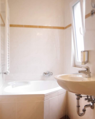 Imagen de la habitación del Hotel Historisches Weinrestaurant Zum Gr&uuml;nen Kranz. Foto 11