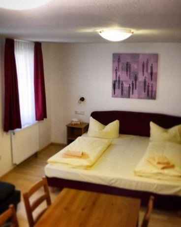 Imagen de la habitación del Hotel Historisches Weinrestaurant Zum Gr&uuml;nen Kranz. Foto 16