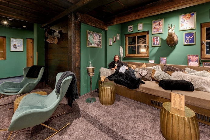 Imagen de los interiores del Hotel Hit the Sky. Foto 14