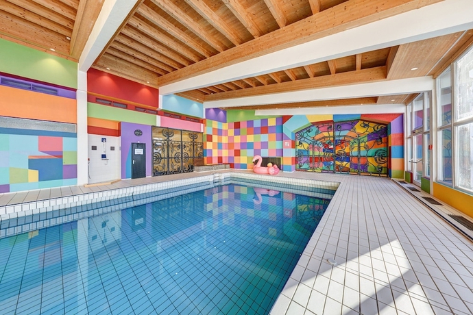 Imagen de la piscina del Hotel Hit the Sky. Foto 18