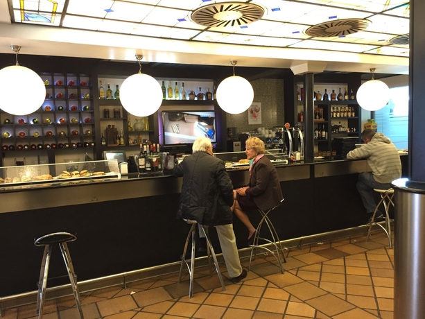 Imagen del bar/restaurante del Hotel Hito. Foto 4