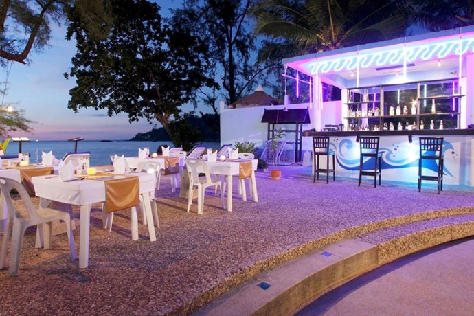 Imagen del bar/restaurante del Hotel Hive Khaolak Beach Resort. Foto 3