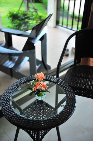 Imagen de los exteriores del Hotel Hive Khaolak Beach Resort. Foto 11